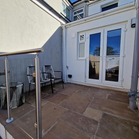 3 Bedroom Stylish Home Merthyr マーサー・ティドビル エクステリア 写真