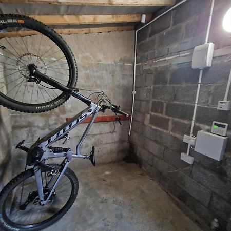 3 Bedroom Stylish Home Merthyr マーサー・ティドビル エクステリア 写真