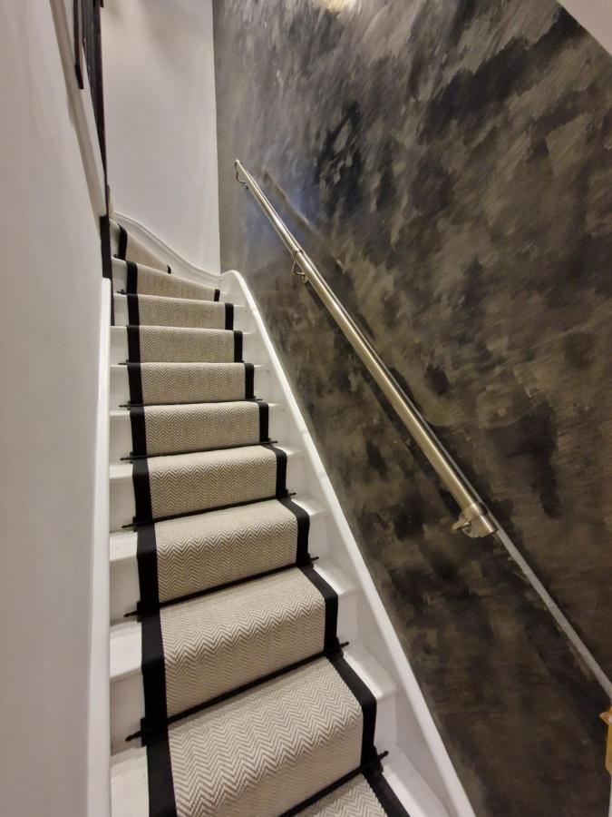 3 Bedroom Stylish Home Merthyr マーサー・ティドビル エクステリア 写真