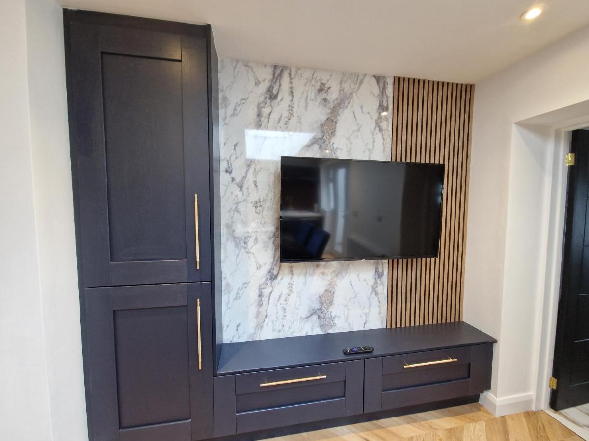3 Bedroom Stylish Home Merthyr マーサー・ティドビル エクステリア 写真