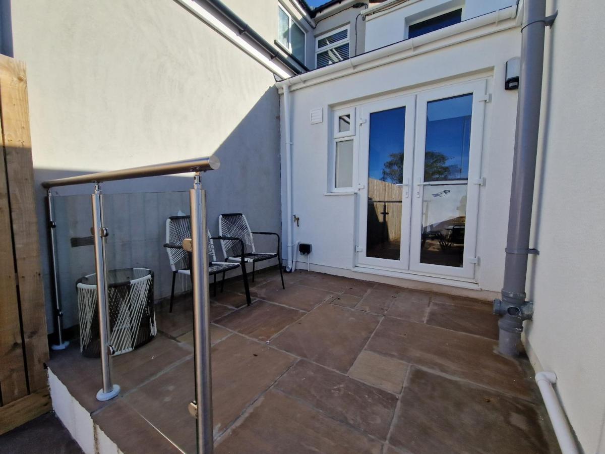 3 Bedroom Stylish Home Merthyr マーサー・ティドビル エクステリア 写真