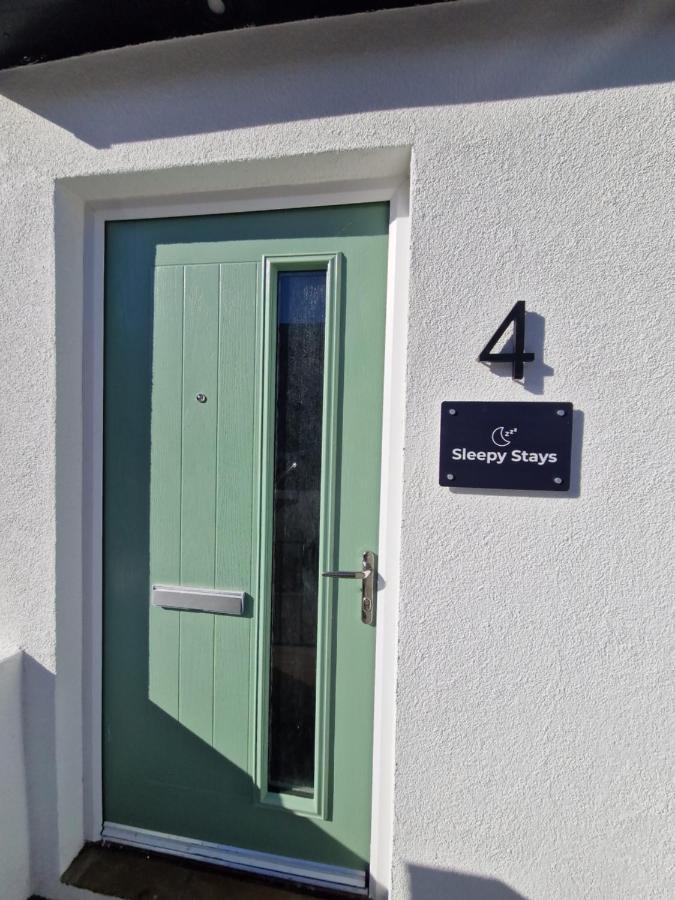 3 Bedroom Stylish Home Merthyr マーサー・ティドビル エクステリア 写真