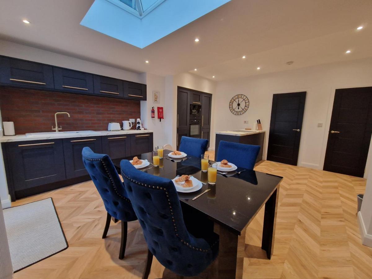 3 Bedroom Stylish Home Merthyr マーサー・ティドビル エクステリア 写真
