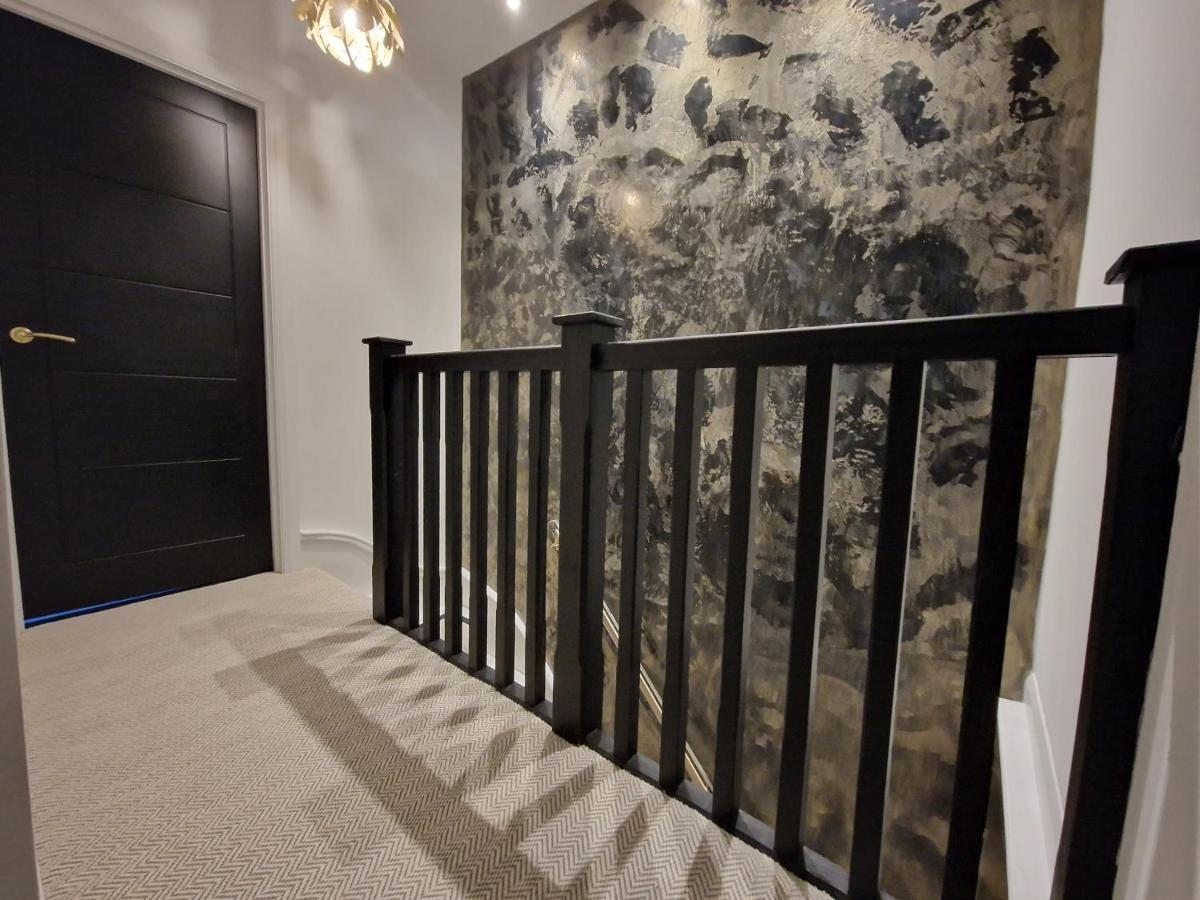 3 Bedroom Stylish Home Merthyr マーサー・ティドビル エクステリア 写真